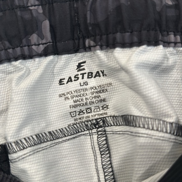 NWT Men’s Performance Shorts - Picture 3 of 3